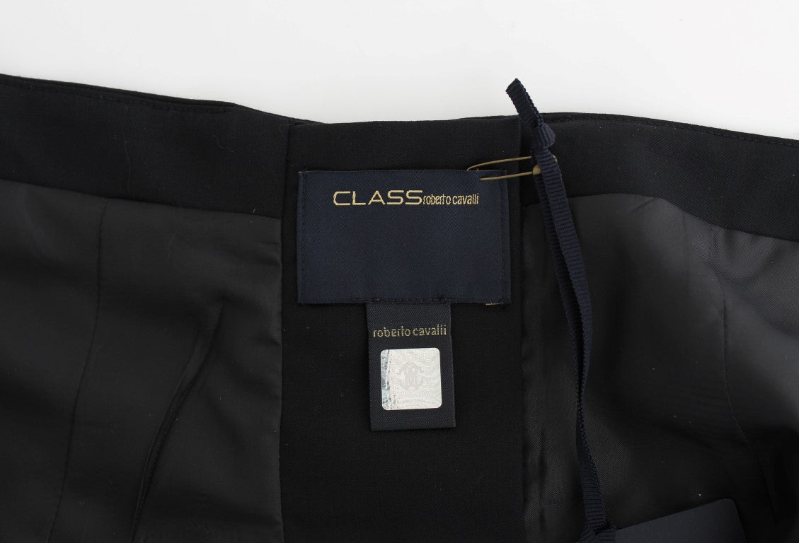 Schwarzer Faltenrock mit Schnürung