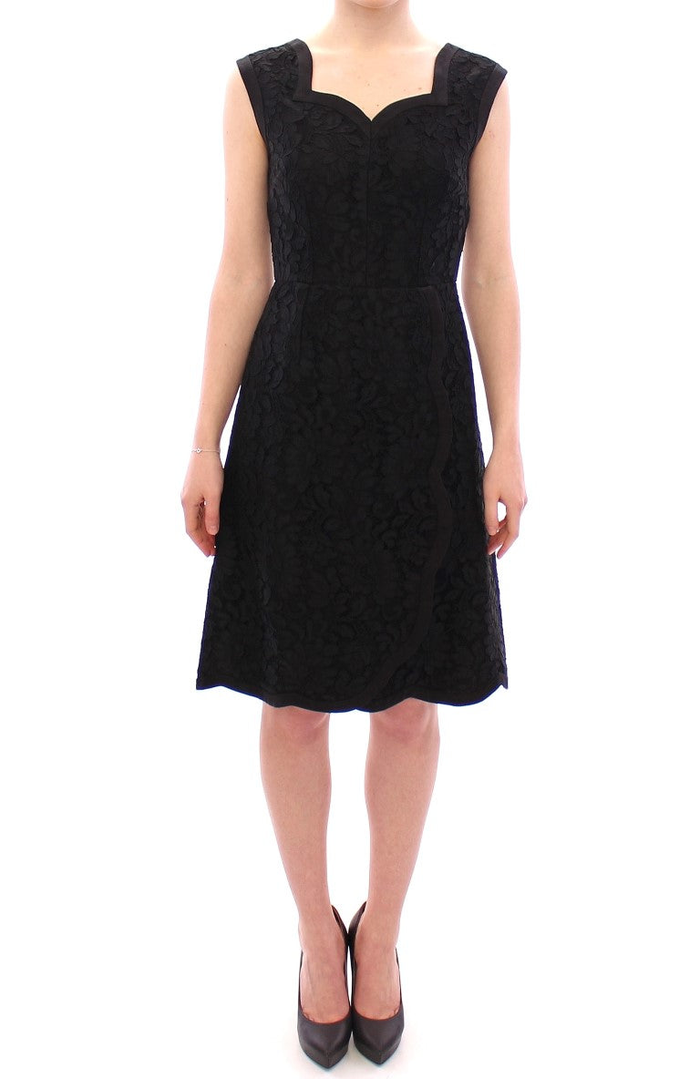 Schwarzes Laufstegkleid aus geblümter Spitze von Sicily