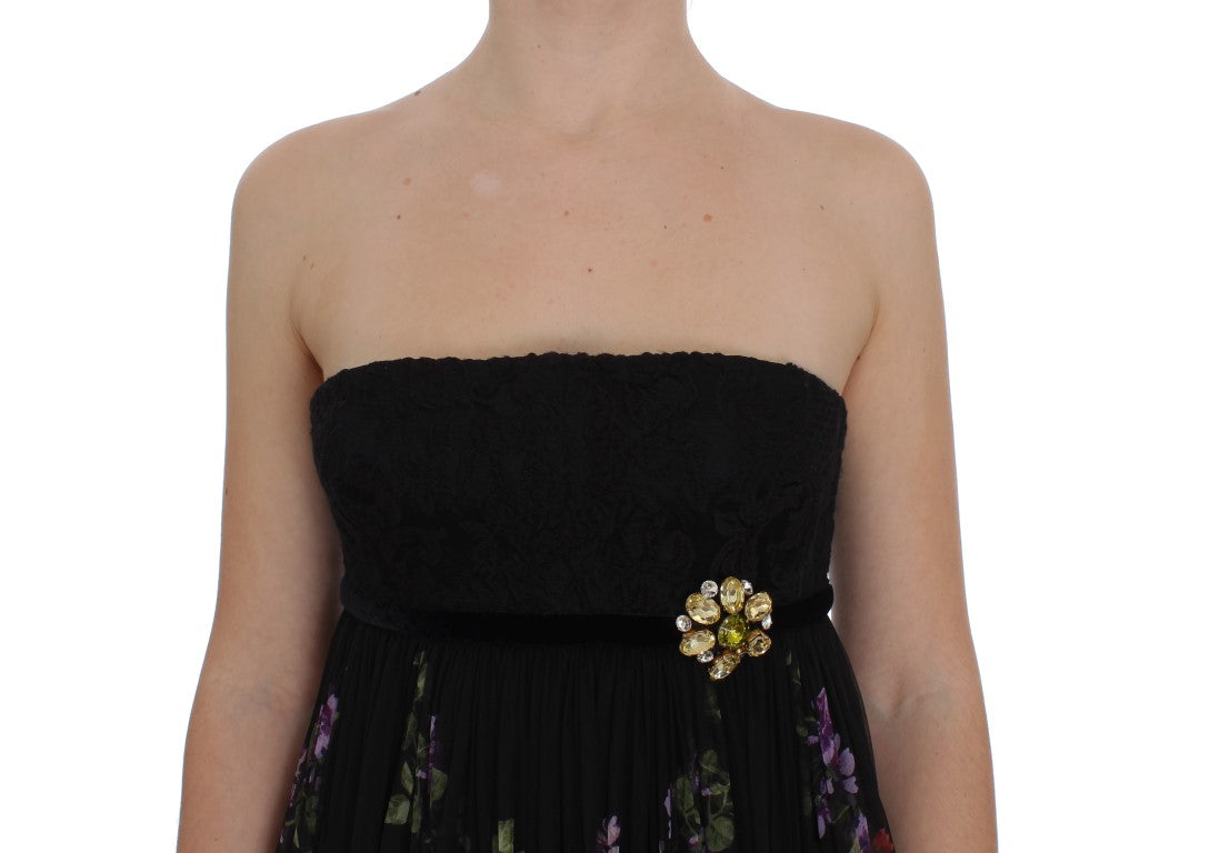 Schwarzes Seidenbroschenkleid mit Schlüsseldruck und Kristallbrosche