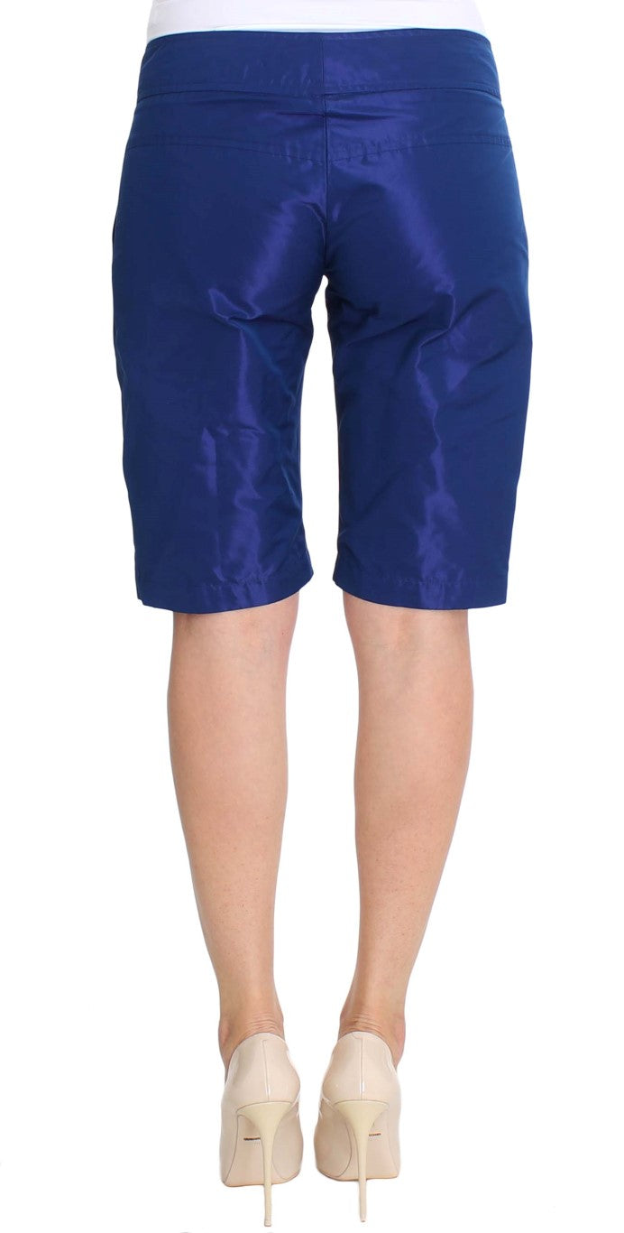 Blaue Über-Knie-Bermudashorts