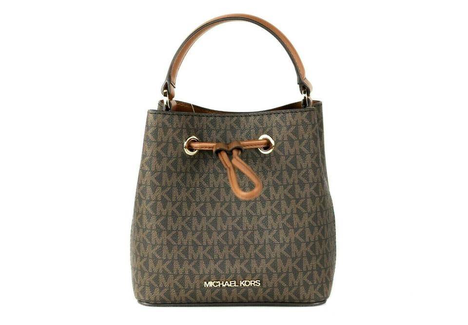 Suri Small Leather Bucket Crossbody Drawstring Hobo Handtasche (Brown Signature)