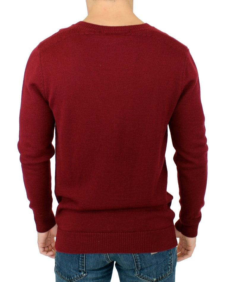 Bordeauxfarbener Pullover mit V-Ausschnitt