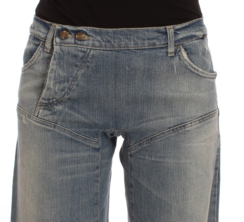 Blau gewaschene Jeans mit weitem Bein aus einer Baumwollmischung