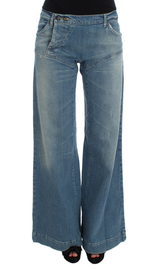 Blau gewaschene Jeans mit weitem Bein aus einer Baumwollmischung