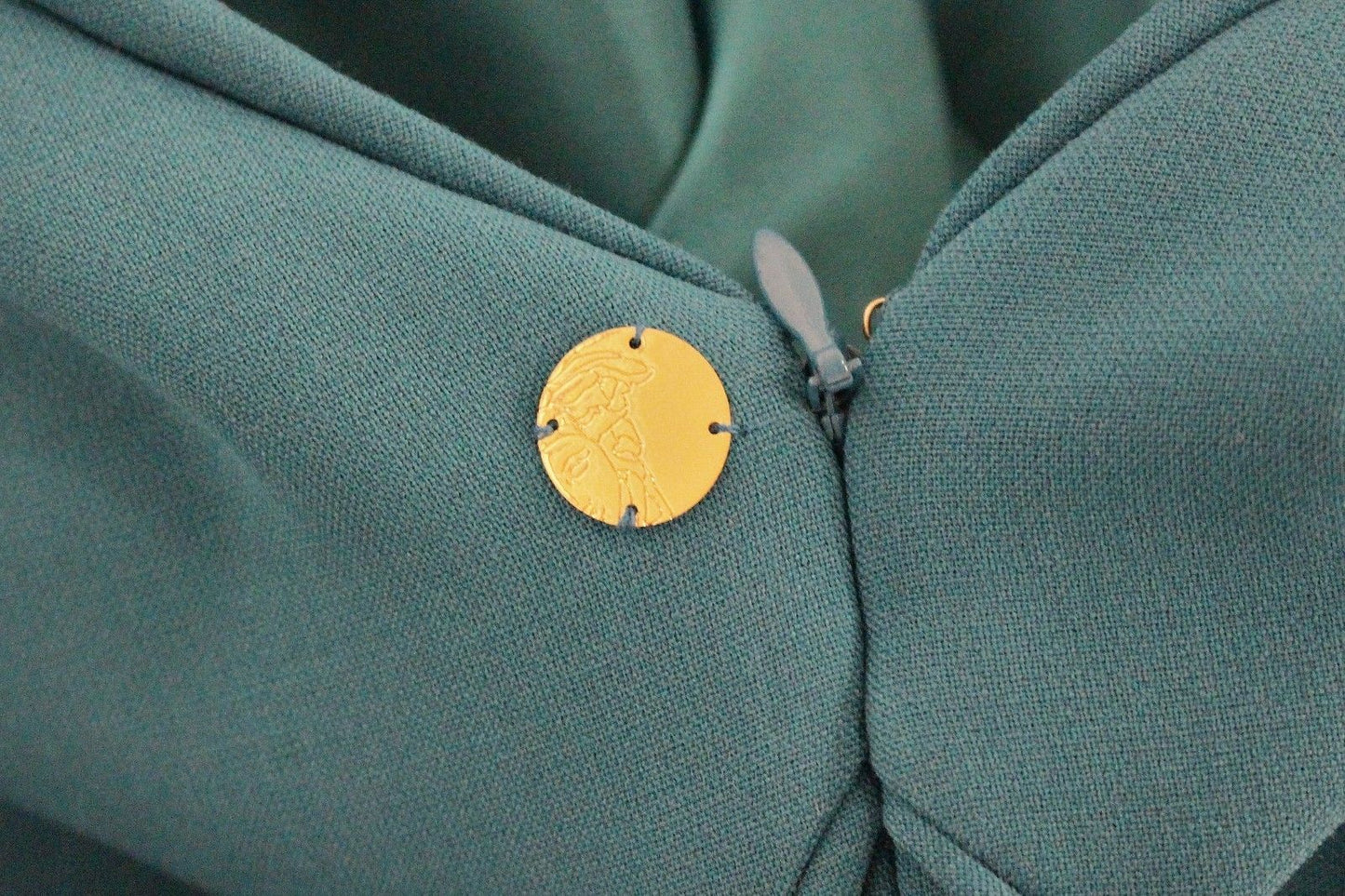 Blaues Mini-Coctail-Kleid