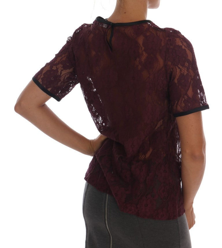 Violettes Blusenoberteil aus floraler Spitze