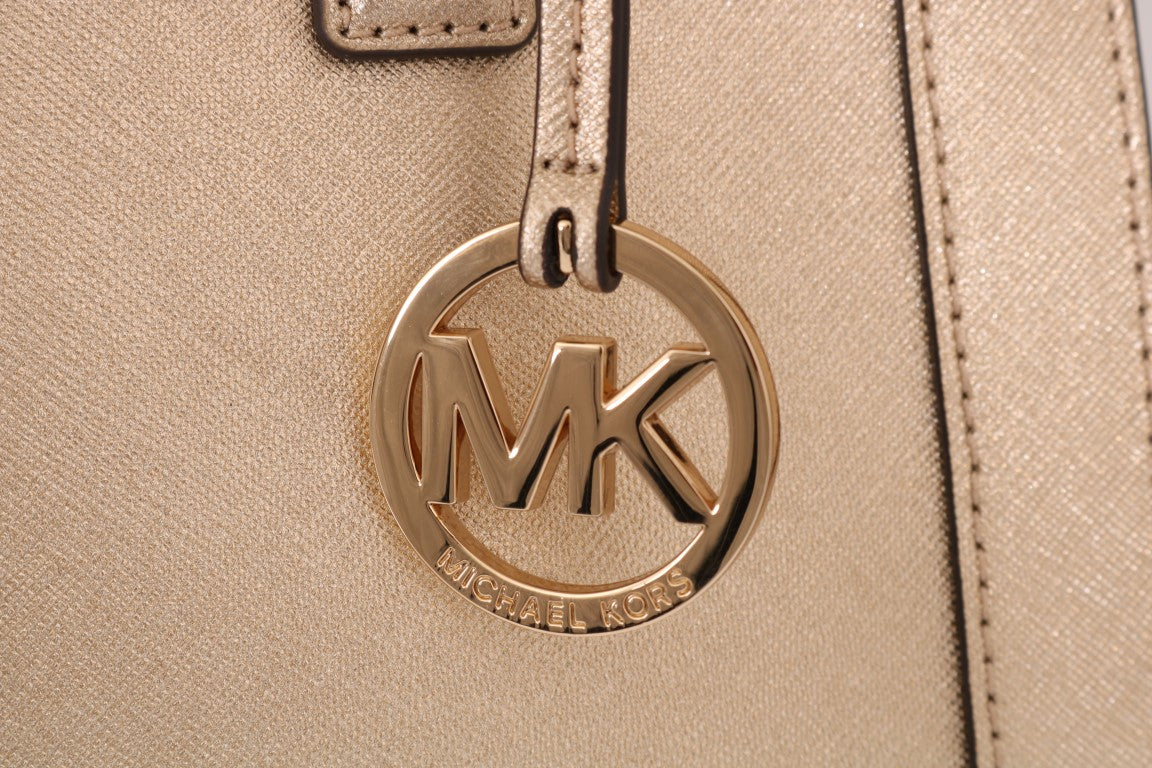 Blassgoldene DILLON Schultertasche aus Leder