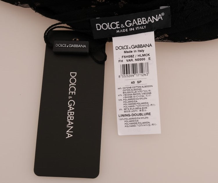 Schwarzes Hemd mit Kristallknöpfen und floraler Spitze