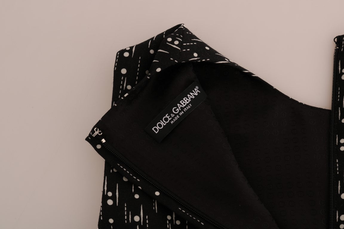 Schwarzes Kleid aus Wolle oberhalb des Knies