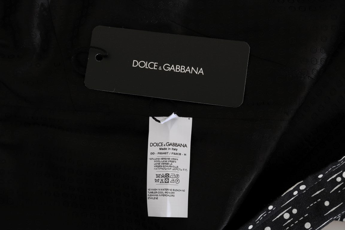 Schwarzes Kleid aus Wolle oberhalb des Knies