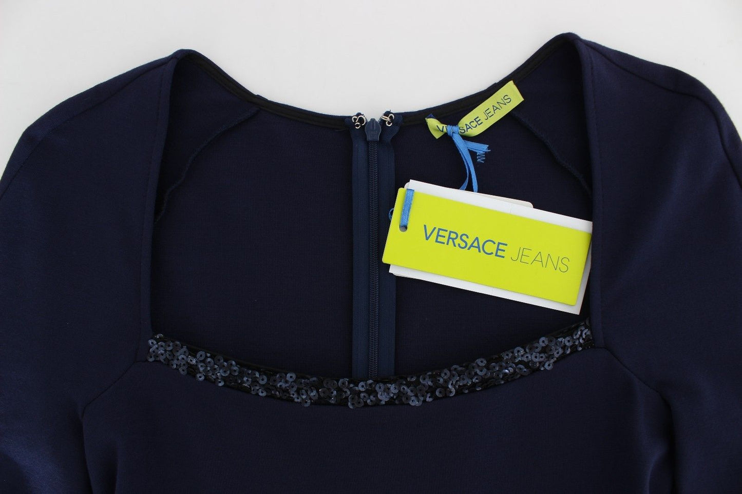 Blaues langärmeliges Mini-Etuikleid