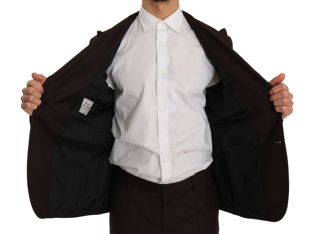 Bordeauxfarbener Wollanzug mit zwei Knöpfen und schmaler Passform