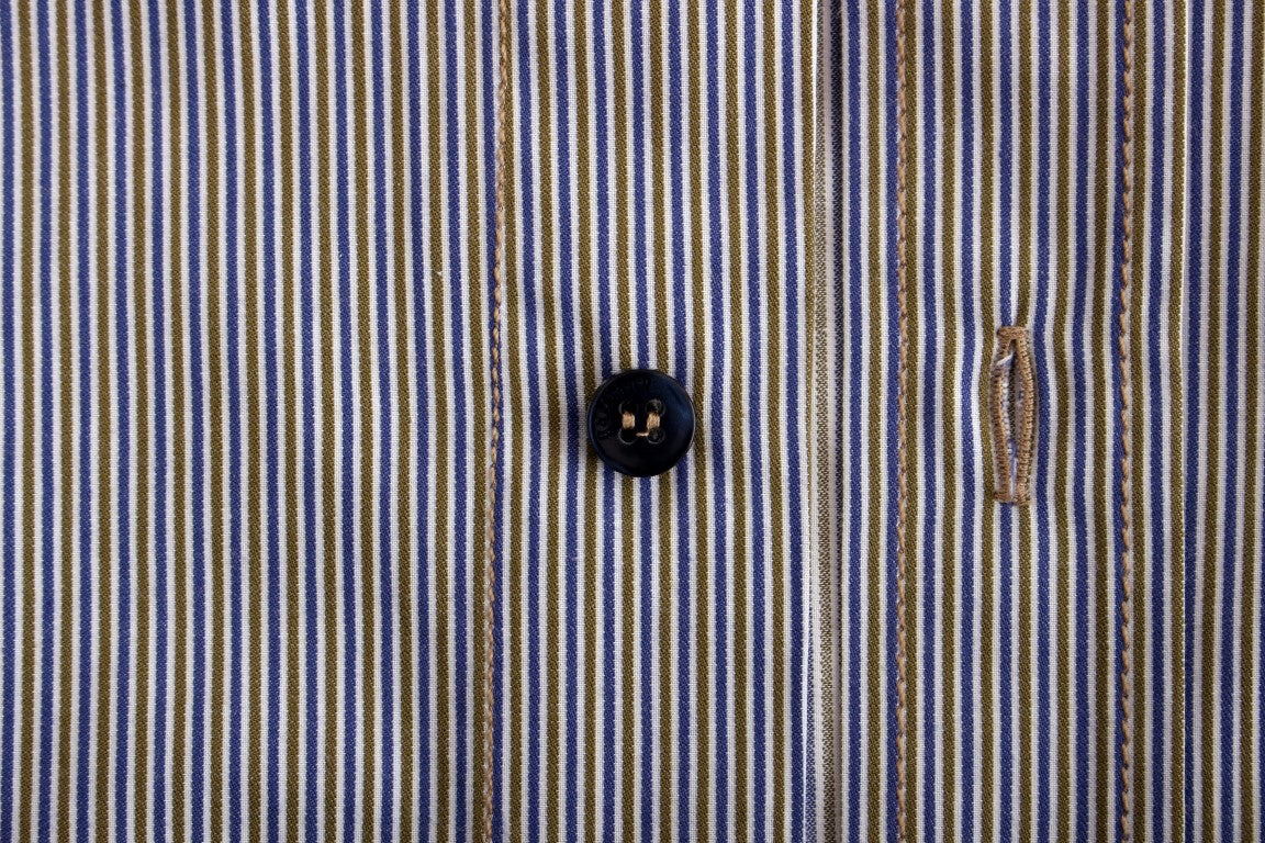 Blau gestreiftes Freizeithemd