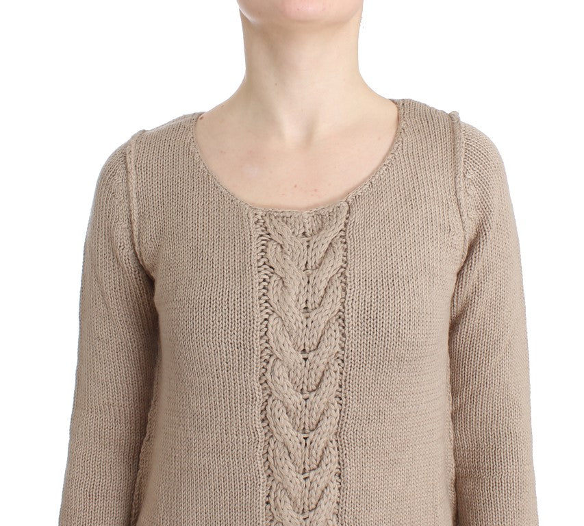 Beigefarbener Pullover aus gestrickter Wolle