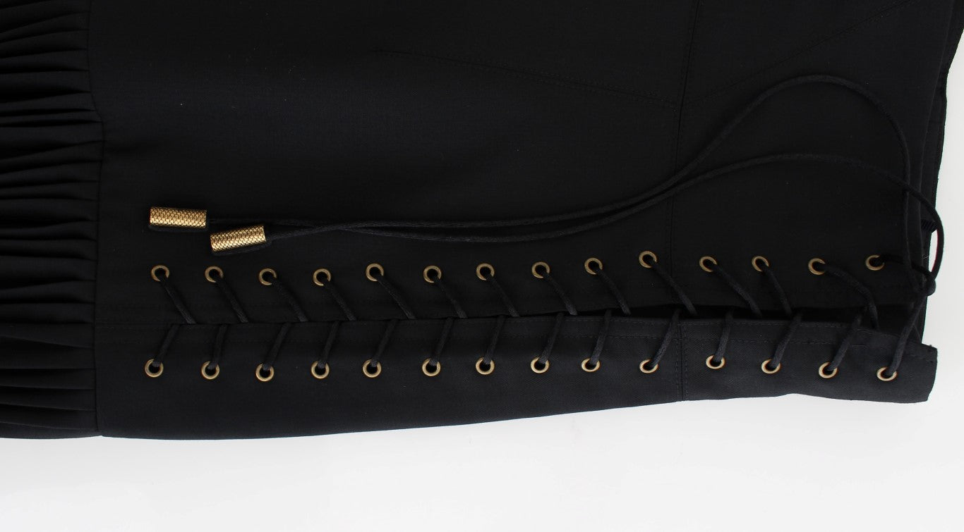 Schwarzer Faltenrock mit Schnürung