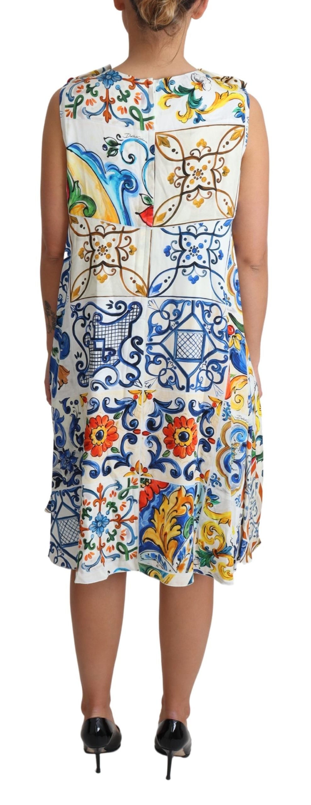 Weißes ärmelloses Kleid mit Majolika-Druck