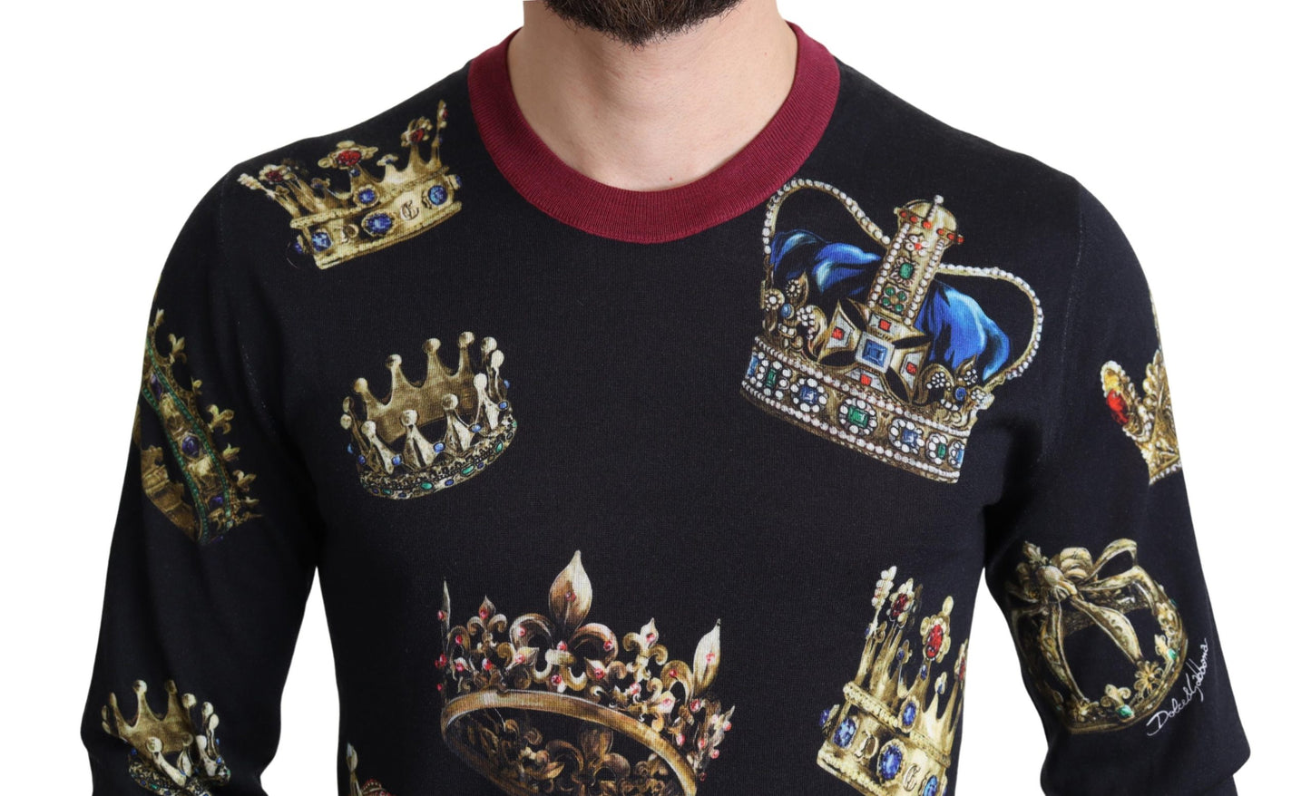 Schwarzer Seidenpullover mit Kronendruck