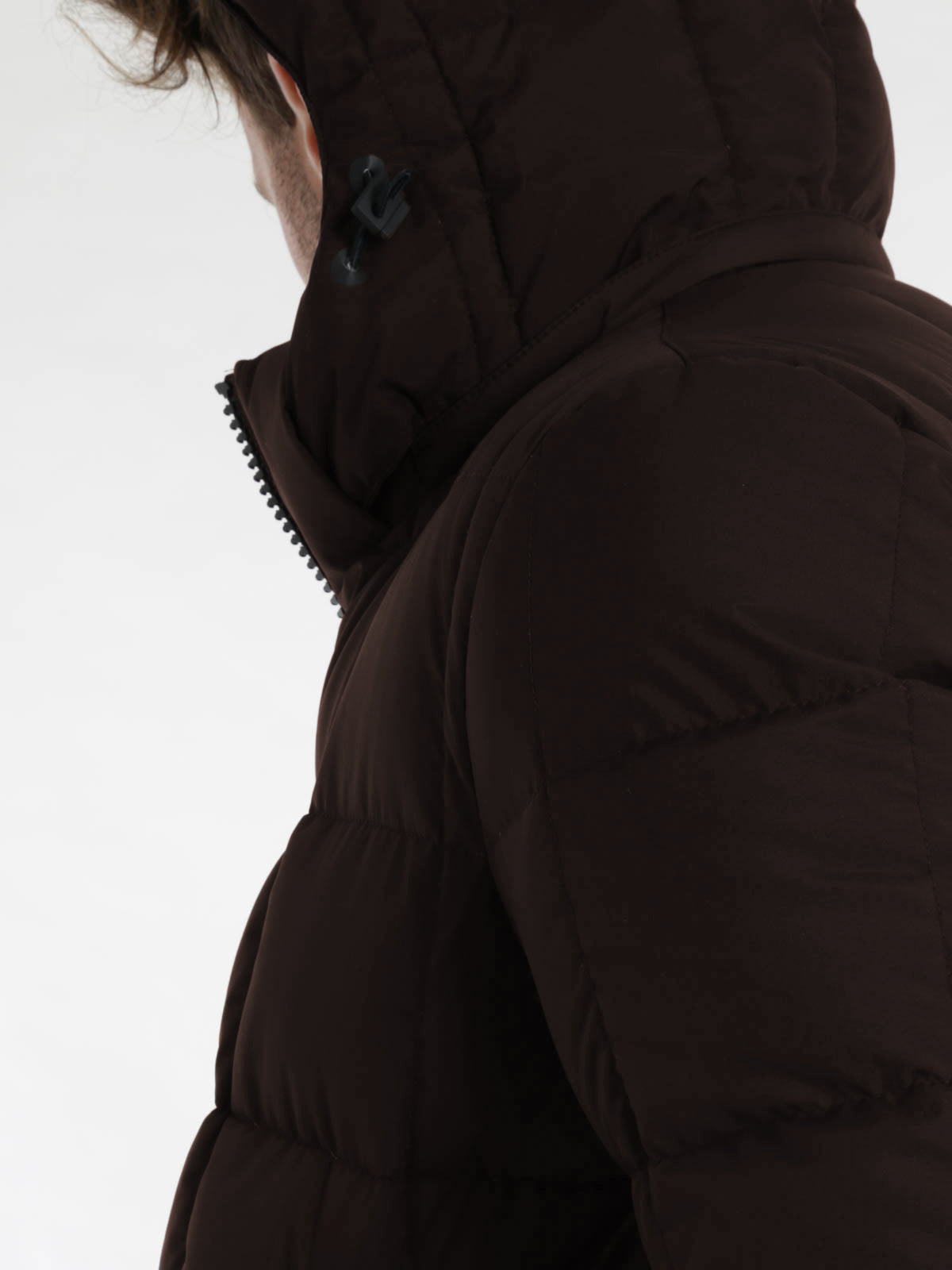 Braune Gänsedaunen-Wattierungsjacke