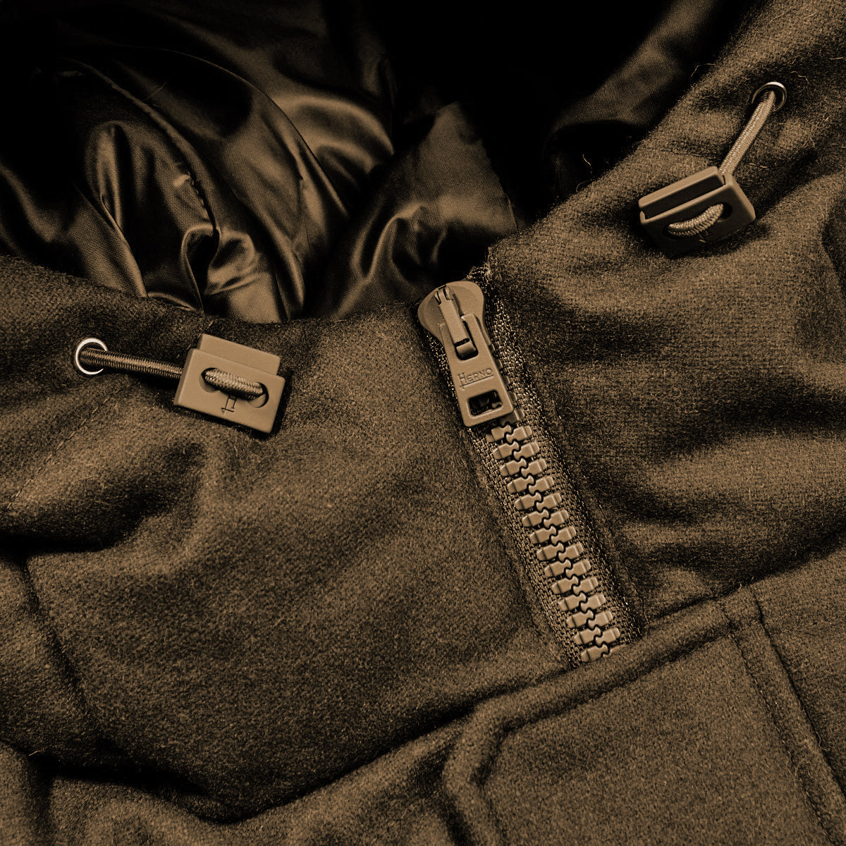 Braune Daunenjacke aus Wollmischung