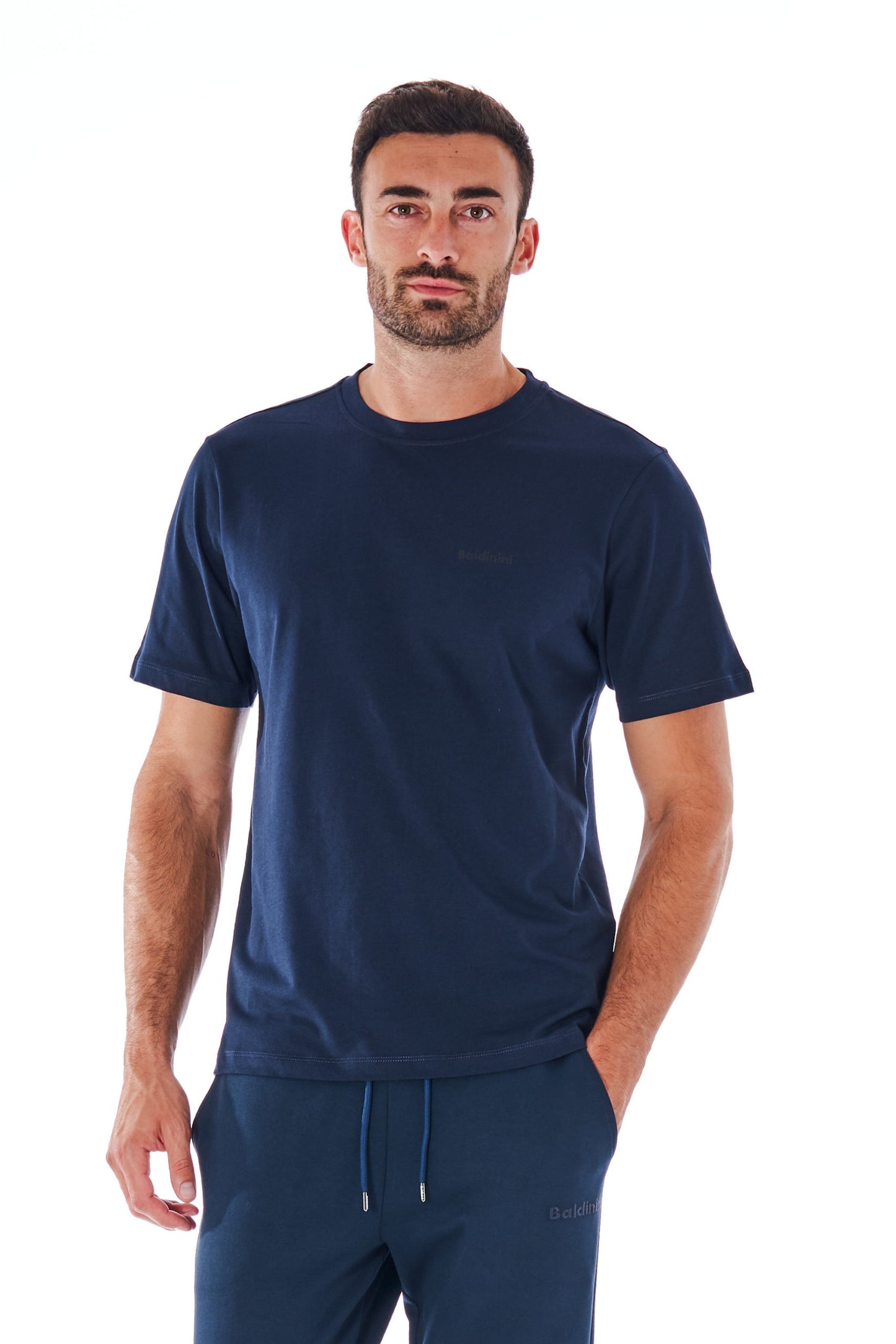 Blaues Baumwoll-T-Shirt mit kurzen Ärmeln und Logo vorne