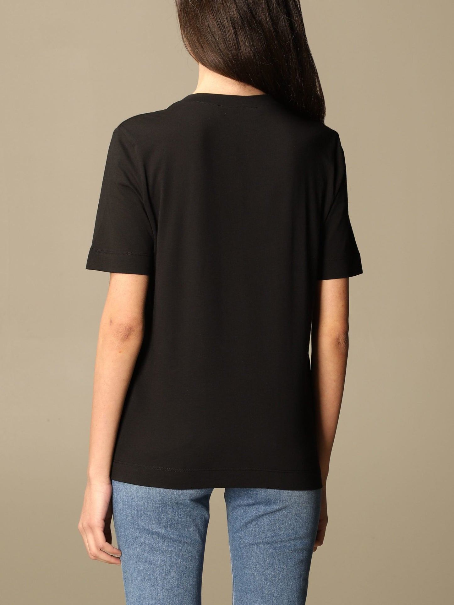 Schwarzes Baumwollherz-Logo T-Shirt mit normaler Passform